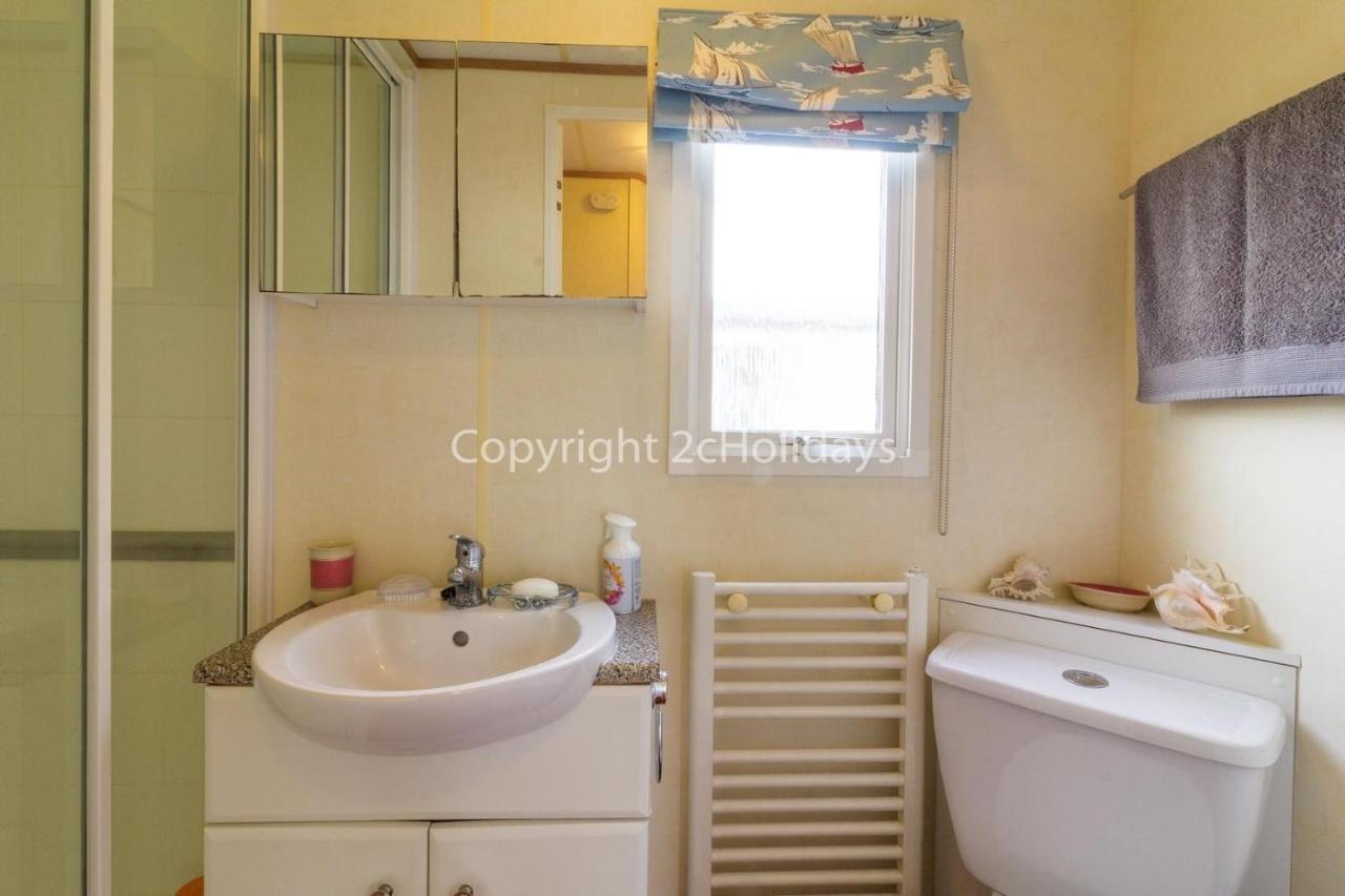 Hotel 8 Berth Caravan For Hire At Heacham Holiday Park In Norfolk Ref 21024F Exterior foto