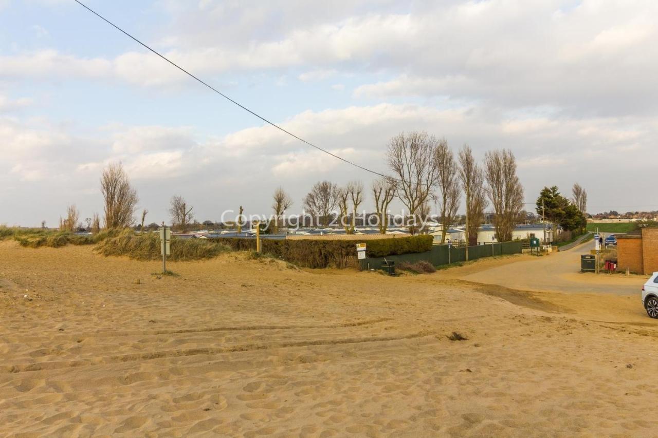 Hotel 8 Berth Caravan For Hire At Heacham Holiday Park In Norfolk Ref 21024F Exterior foto